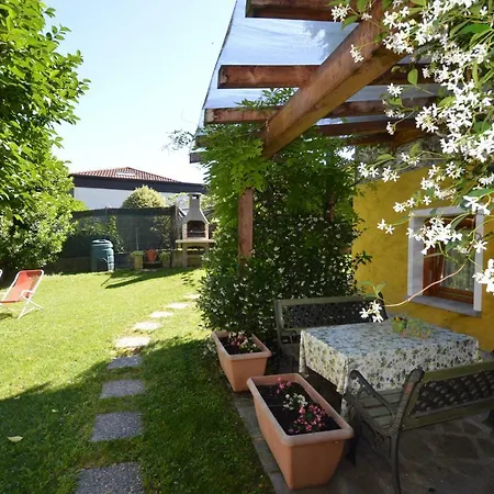 Rustico Giulietta E Romeo Holiday home Colico